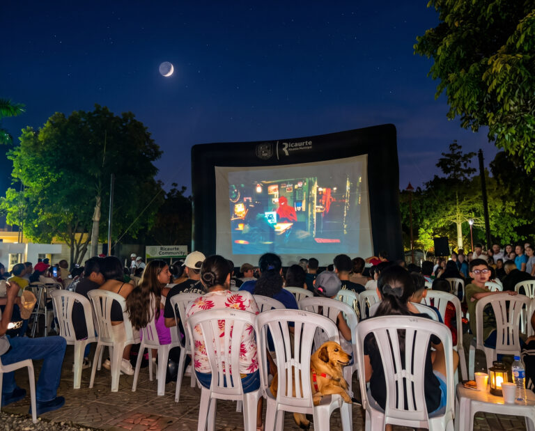 Municipal Cinema Nights Bring Ricaurte Families Together